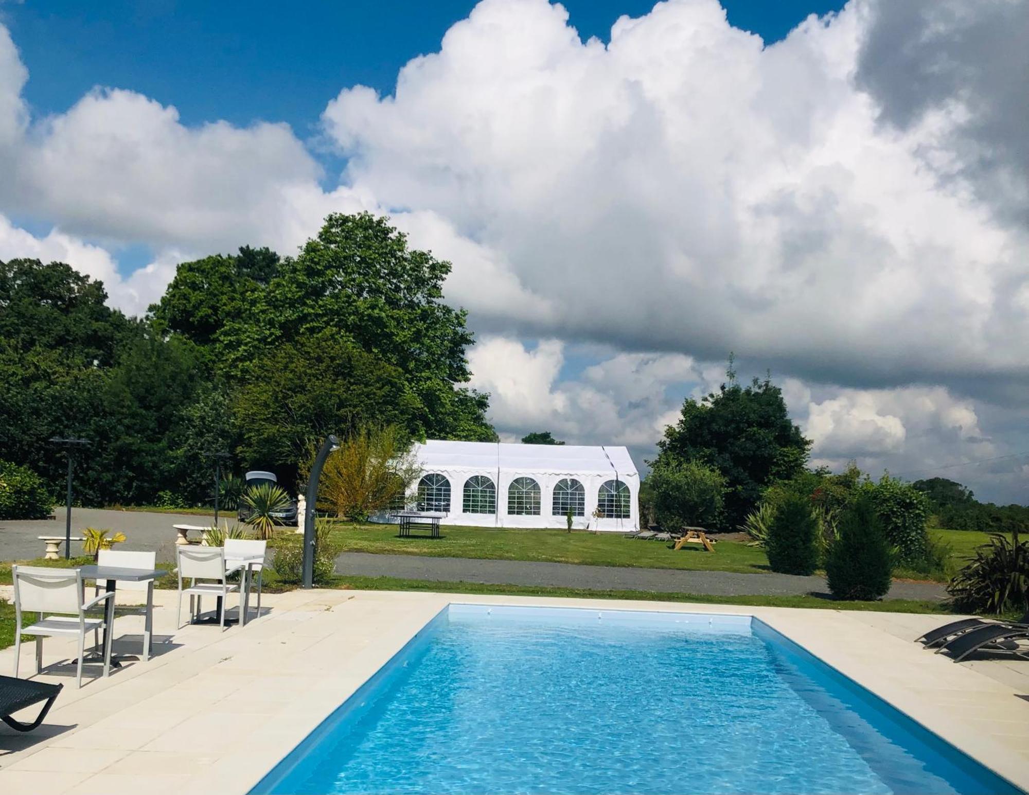 Hotel Particulier Chateau Des Marais Proximite Et Vue Sur Le Lac De Grand Lieu Saint-Philbert-de-Grand-Lieu Bagian luar foto